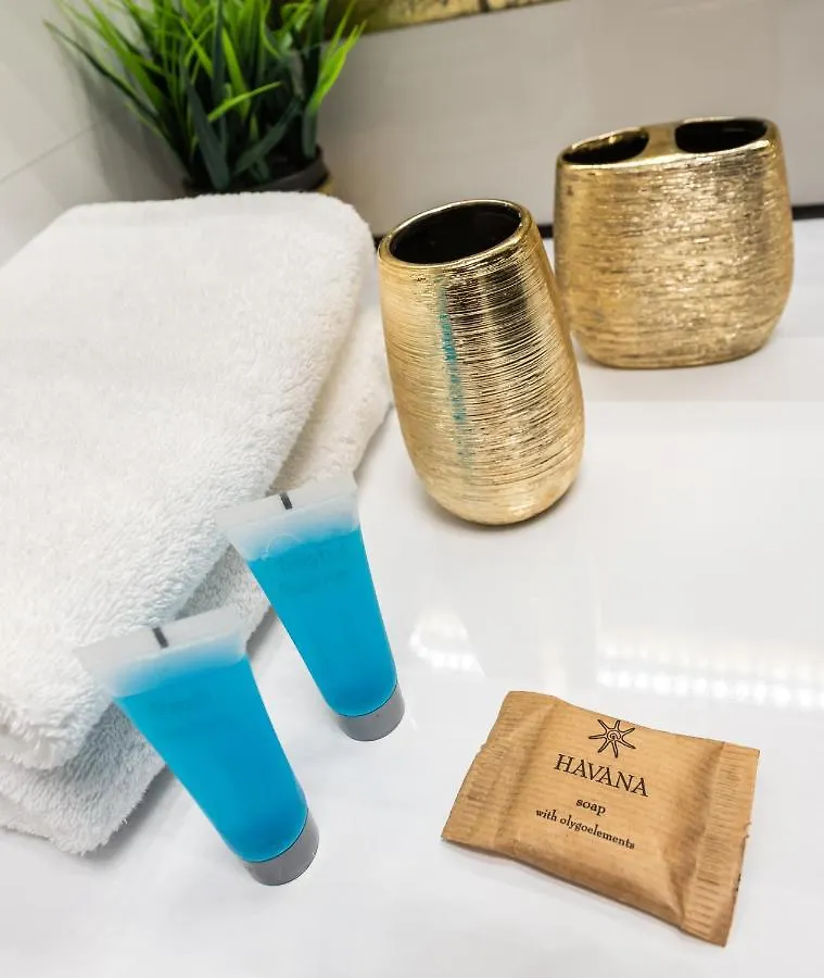 Wola Chic Luxury Studio ワルシャワ アパート